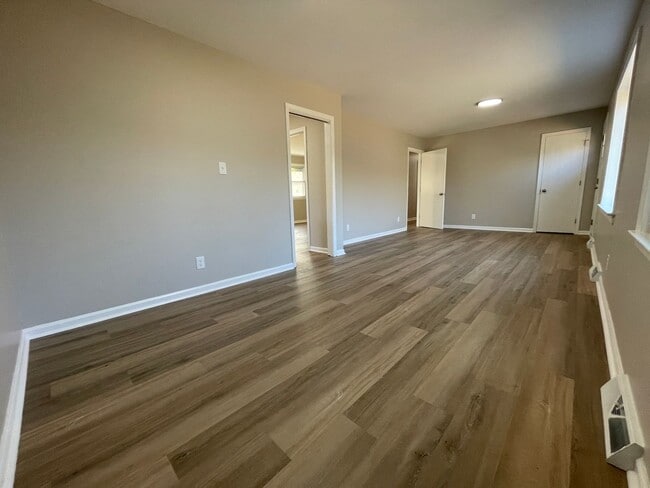 Building Photo - Remodeled Rancher Style Home