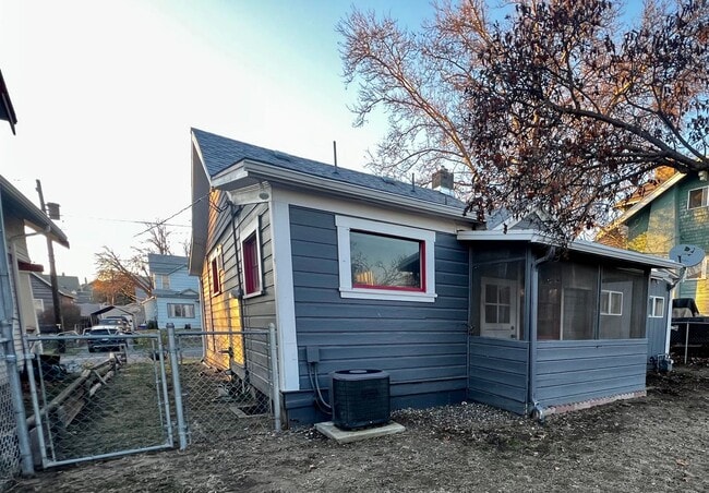 Building Photo - Charming Lower North Hill Home