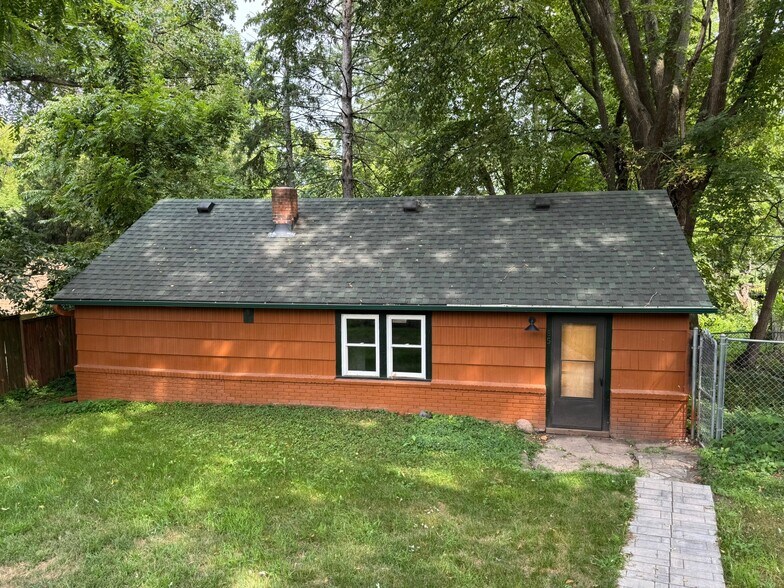 Building Photo - 85 Juniper St