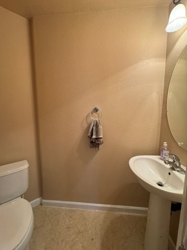 Building Photo - Beautiful 4 Bedroom Home with Solar – North Natomas