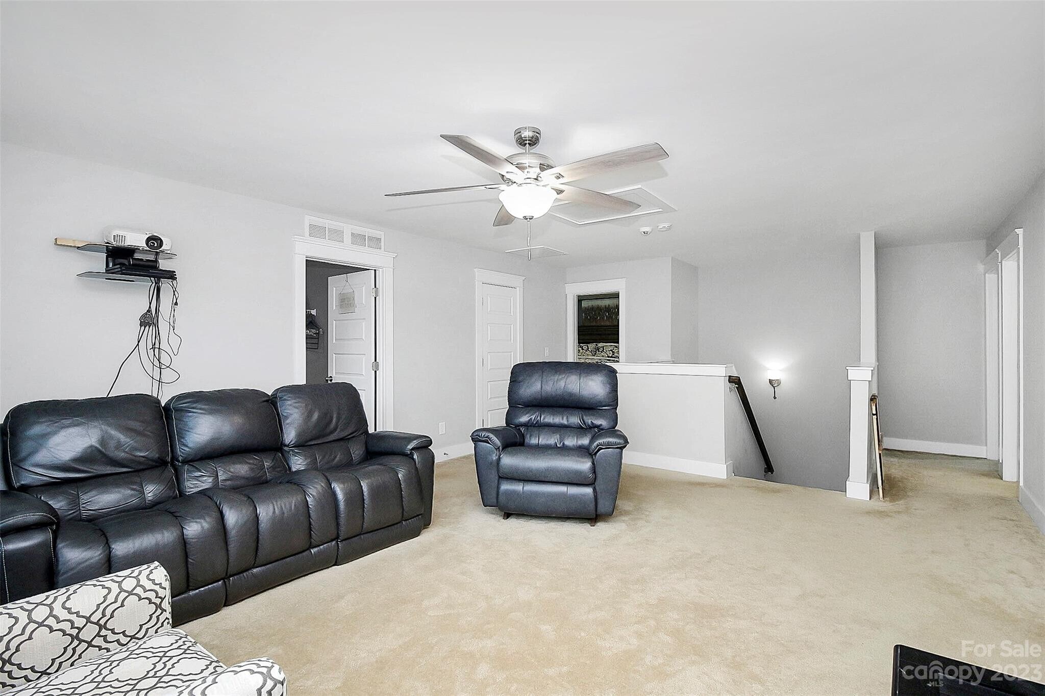 Building Photo - 149 Kingston Dr