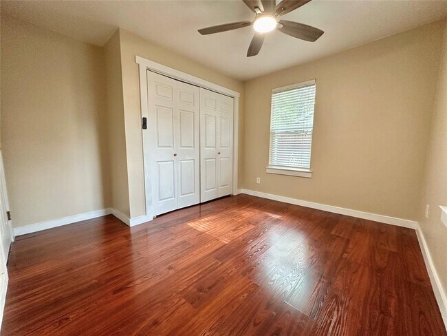 Building Photo - 2103 E 16th St