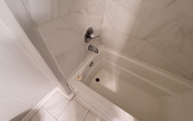 Building Photo - 805 Brower St