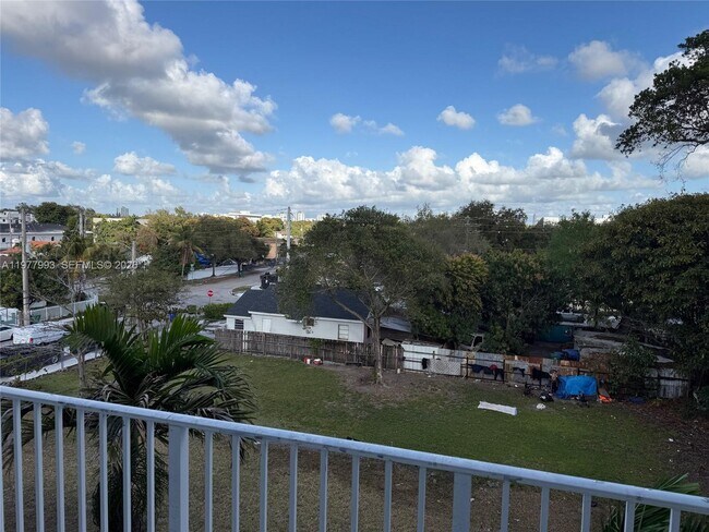 Building Photo - 2536 NW 24th St