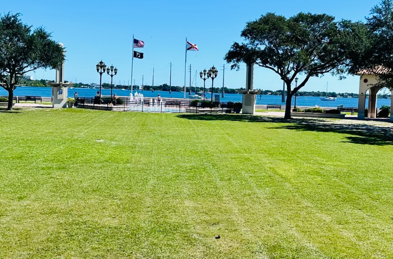 Building Photo - 7 Oak St