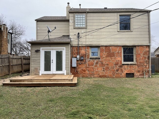 Building Photo - Charming & Contemporary Home in Military P...