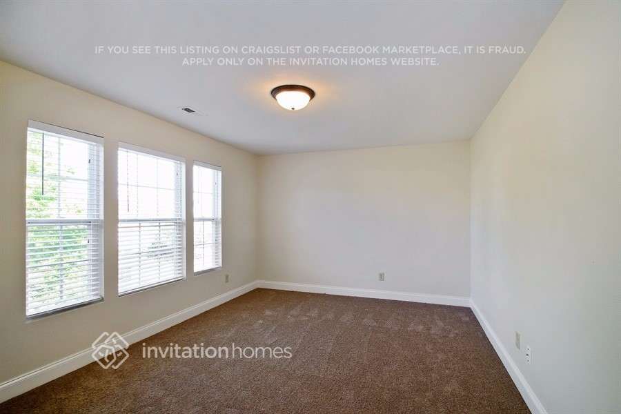 Building Photo - 1040 Sapphire Dr