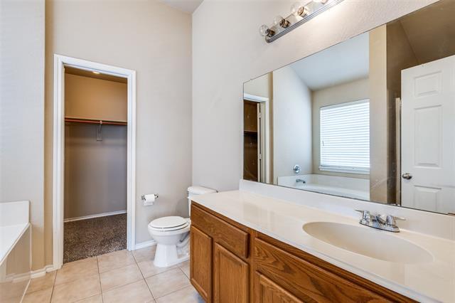 Building Photo - 2033 Meadow View Dr