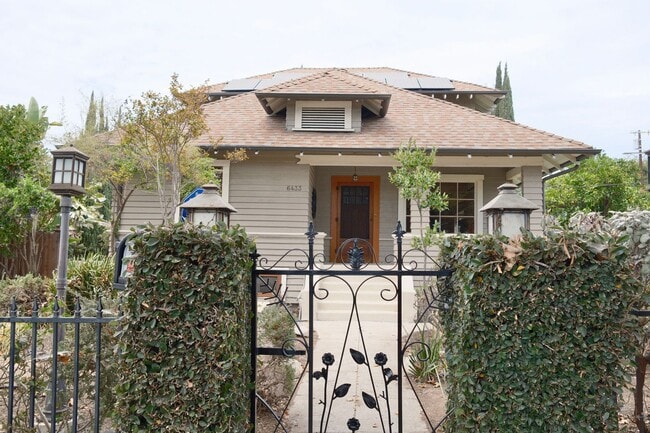 Building Photo - 6433 Crescent St