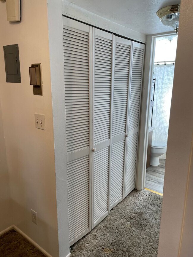 Building Photo - 1B/1B Pet Friendly Apartment South of BYU