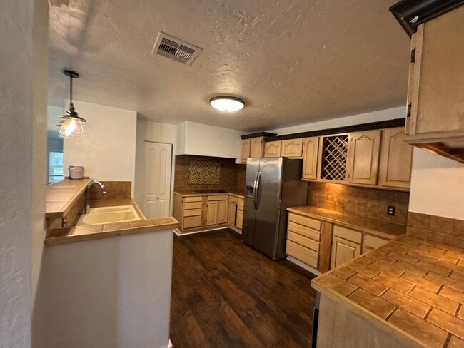 Building Photo - GORGEOUS! 5 Bedroom, 3 Bathroom Home in Deland!