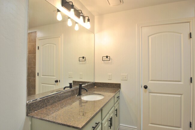 Building Photo - 696 N 240 E