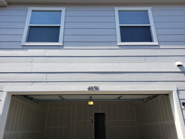 Building Photo - 4691 Pleasant Port View