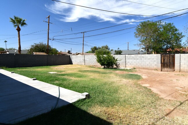 Building Photo - Within Walking Distance To Grand Canyon Un...