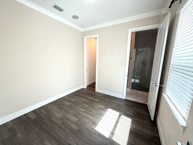 Building Photo - 3/3.5 Westshore Tampa