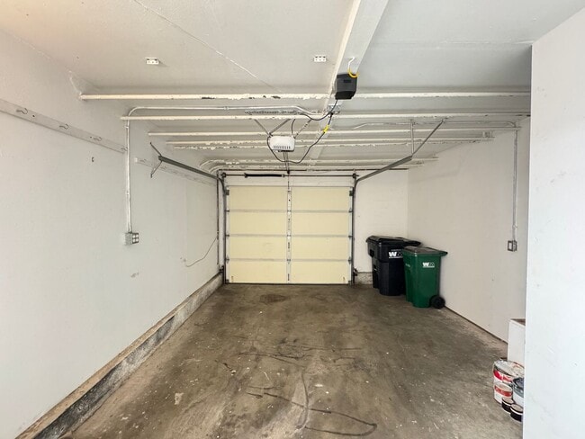 Building Photo - Beautiful & Bright 2Bd/1.5Ba Condo in Miss...