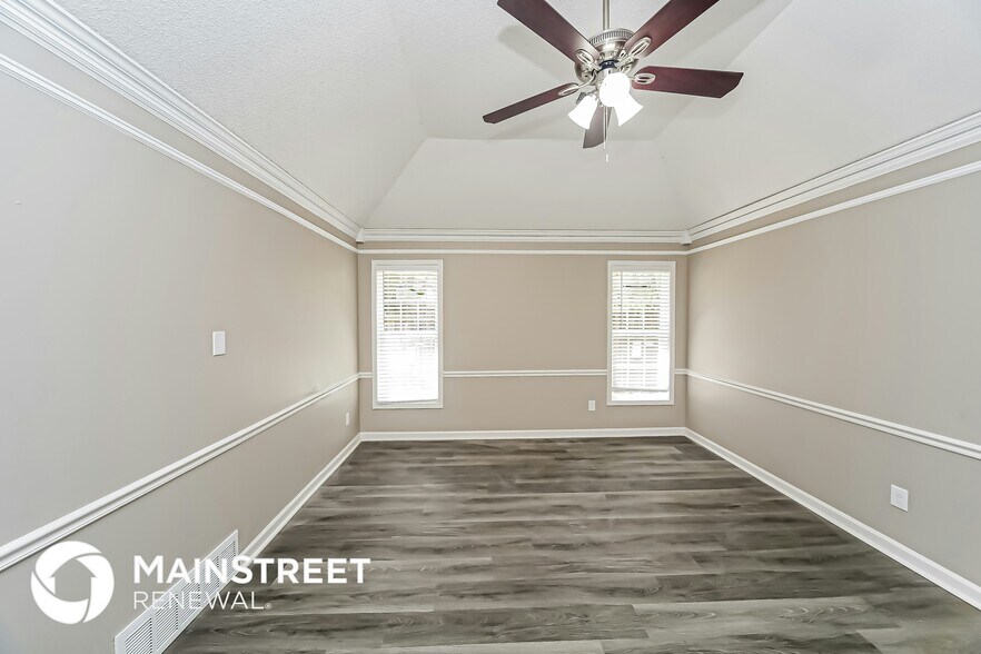 Building Photo - 6750 Lake Point Cir