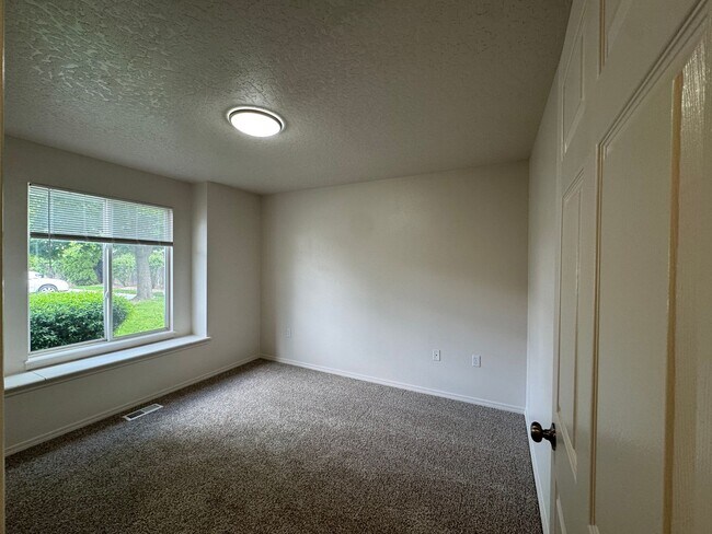 Building Photo - 4343 W Rose Hl St