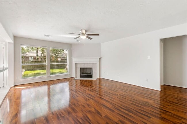 Building Photo - 55 N Queenscliff Cir