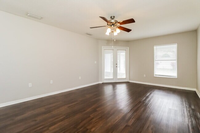 Building Photo - 8834 Pebblebrooke Dr