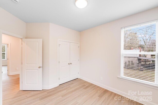 Building Photo - 645 Brookwood St