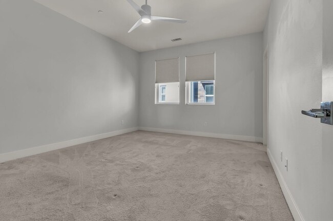 Building Photo - 945 E Mason Ln