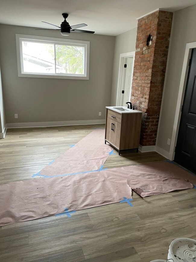 Building Photo - Shelby Park Amazing Newly Renovated 2 Bedroom House