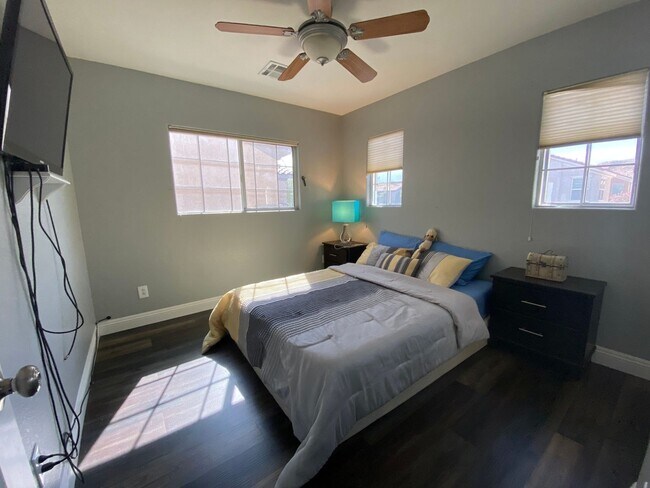 Building Photo - 3 Bedroom Single Family Home in Las Vegas