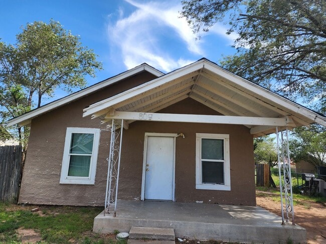 Building Photo - 809 S Avenue A