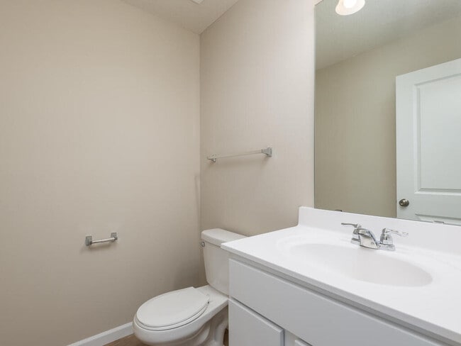 Building Photo - 580 SE 4th Ave