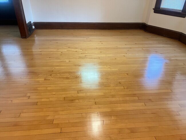 Building Photo - 319 E Montana St