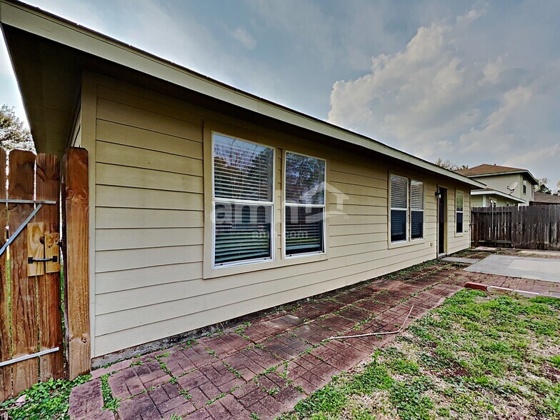 Building Photo - 21530 Daylily Hills Dr