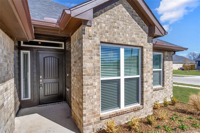 Building Photo - 2801 Tulip Dr