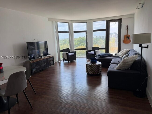Building Photo - 3375 N Country Club Dr