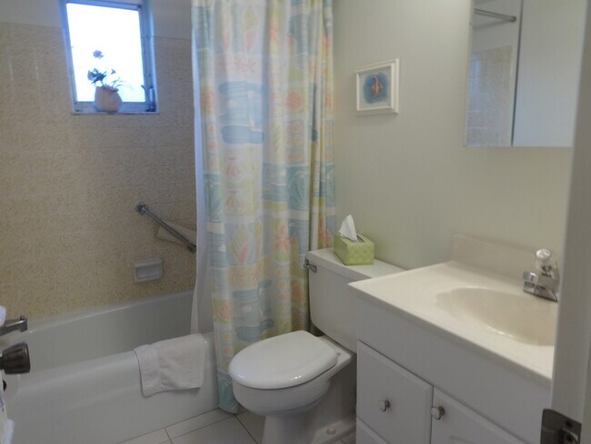 Building Photo - NEW PRICE! 2BR/2BA 2nd Floor Condo in Capri Isles