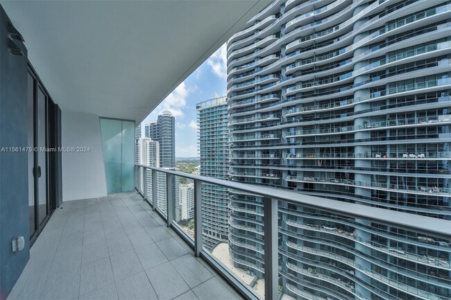 Building Photo - 1010 Brickell Ave