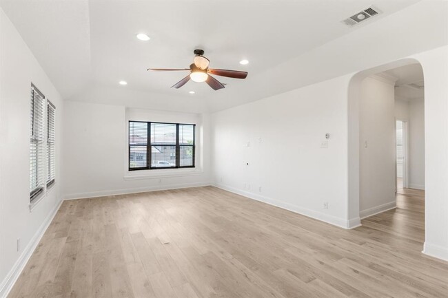 Building Photo - 135 Clematis Ct