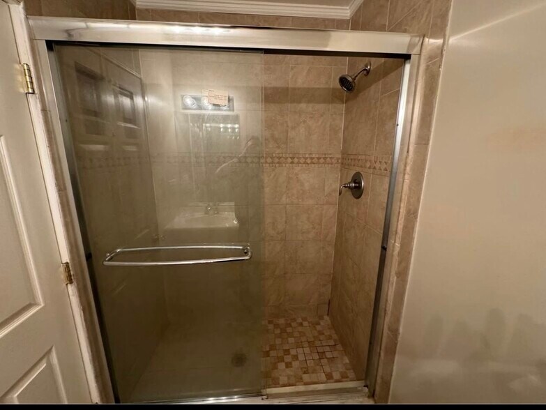 Building Photo - 130 Wilson Ave