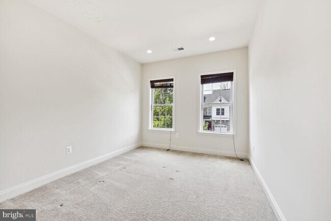 Building Photo - 42938 Courtland Chase Square