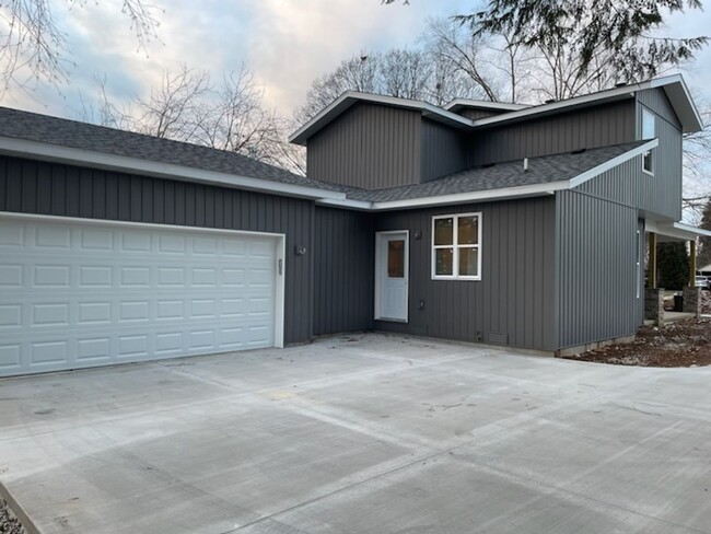 Building Photo - Newly Built Home - 4 bedroom