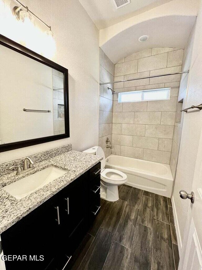 Building Photo - 13652 Glen Vista Ln