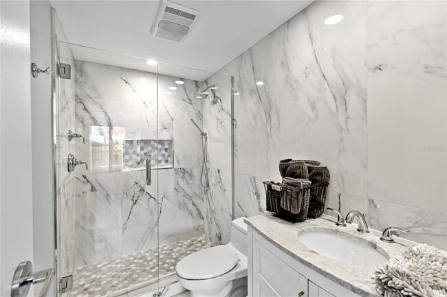 Building Photo - 601 Longboat Club Rd