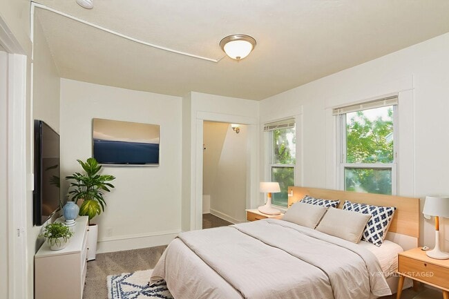 Building Photo - Newly Renovated Single Family Home - GREAT...
