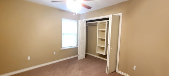 Building Photo - LARGE 4 BEDROOM HOME IN NORTHEAST CLOVIS