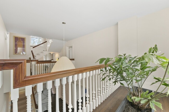 Building Photo - 17 Farrar St