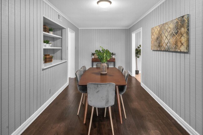 Building Photo - CHARMING 5 BDRM HOME IN CASTLE HILLS!!