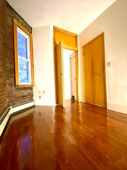 Building Photo - 69 Baldwin St