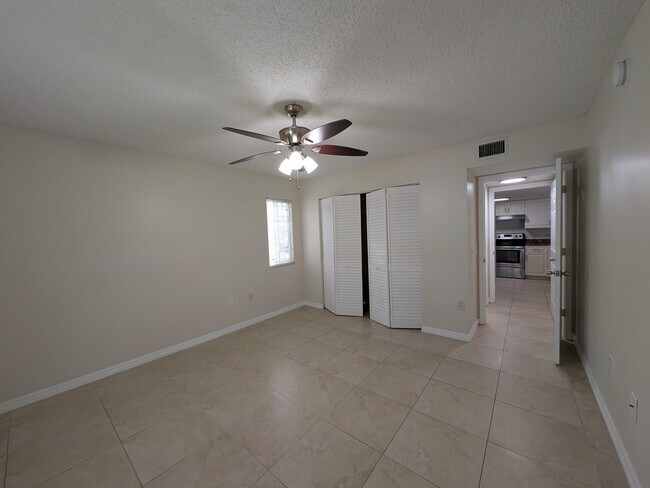 Building Photo - 5011 Wiles Rd