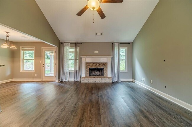 Building Photo - 511 Lena Dr