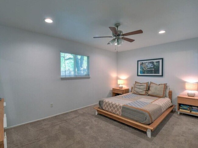 Building Photo - 6605 Clubway Ln